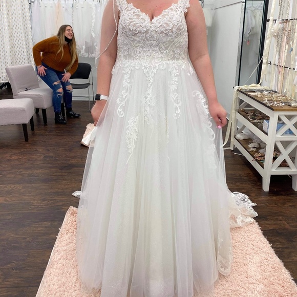 Wedding Dress - Picture 1 of 7